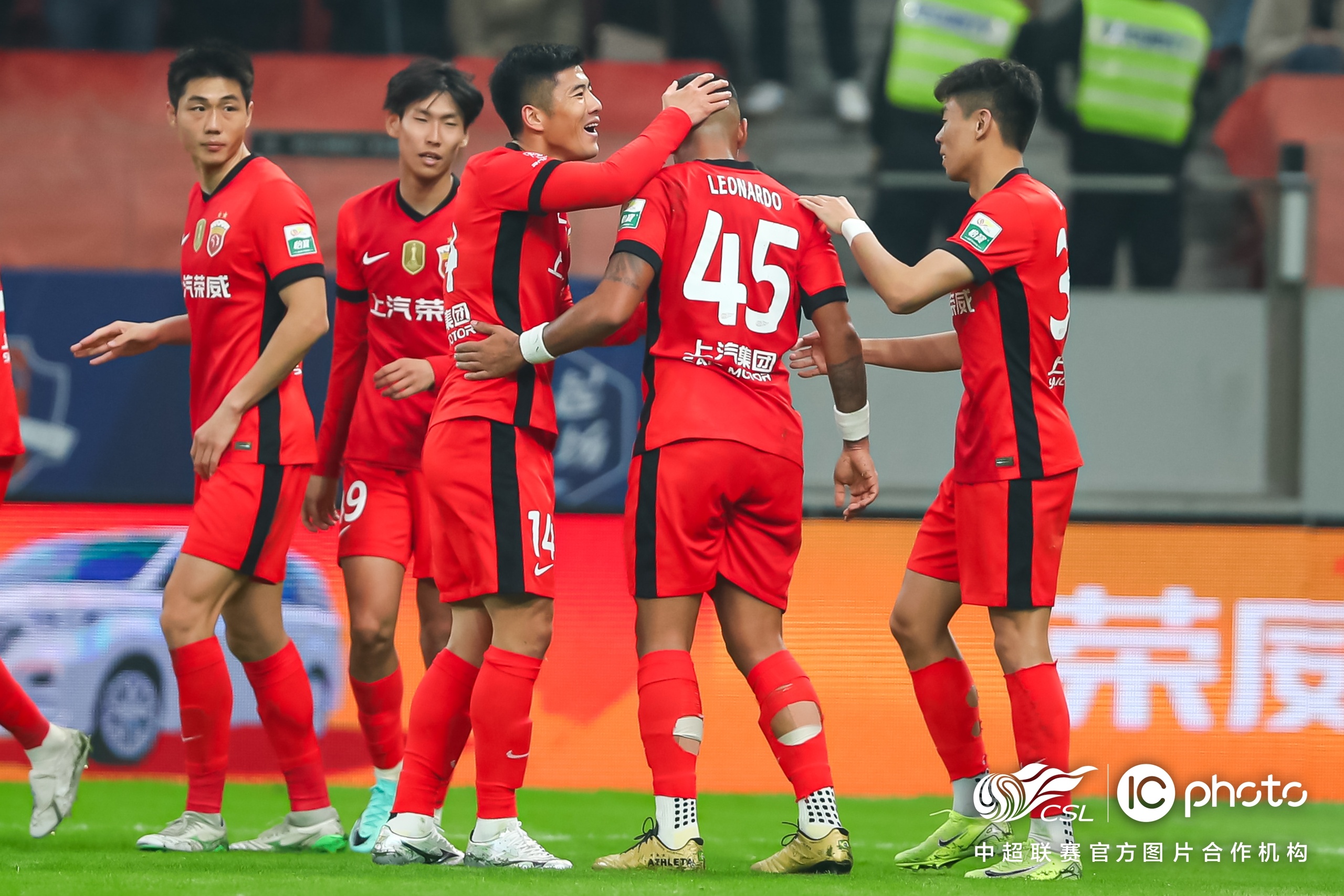 娱乐平台-赛地聚焦：德甲今夜热度飙升，成都蓉城战术微调，赛场秩序良好，轮换策略成焦点的简单介绍-娱乐平台